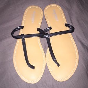 Old Navy thong sandals